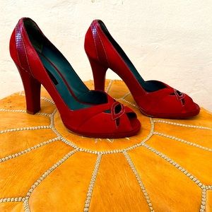 Marc Jacob’s red suede heel